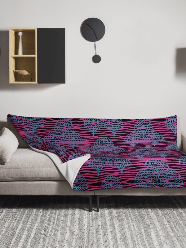 Pink Peacock Feathers Paradise Throw Blanket product image (7)