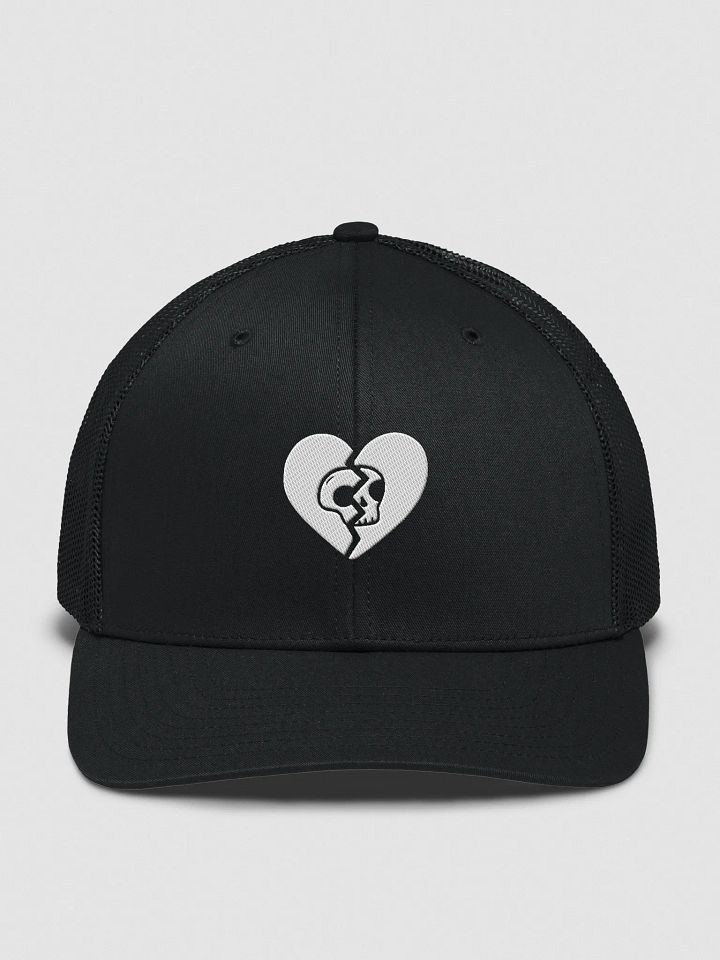 Broken heart skull hat white product image (1)