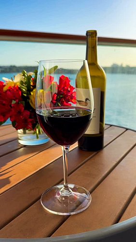 Spend a relaxing afternoon under the Summer sun taking in all the vibes of the Bahamas on Celebrity Cruise Line.

#travelreel...