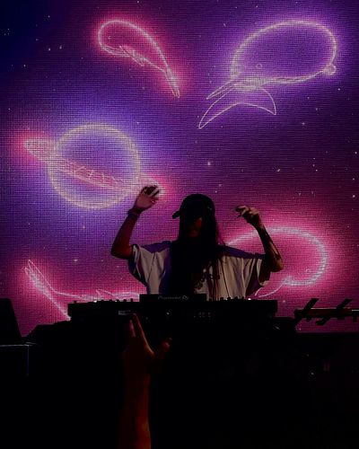 yall we brought the whales to the big screens last night and it felt like chat was right there at the venue with us, so sick!...