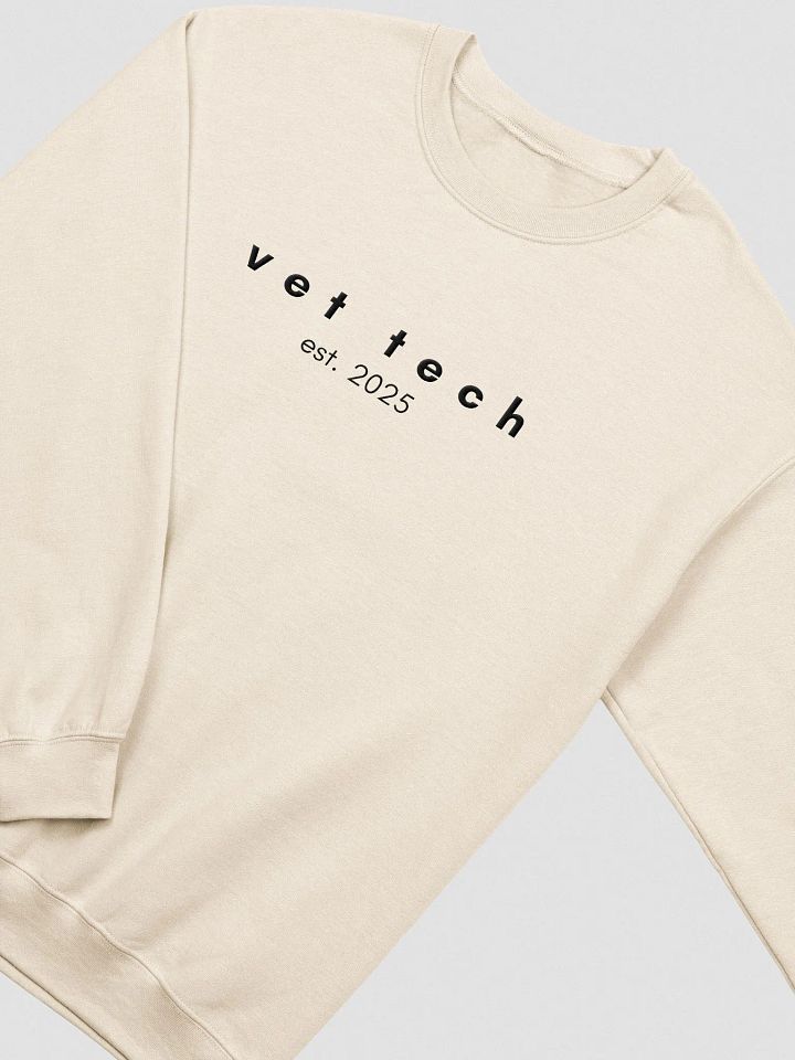 VET TECH Established 2025 Embroidered Crewneck Sweatshirt product image (1)