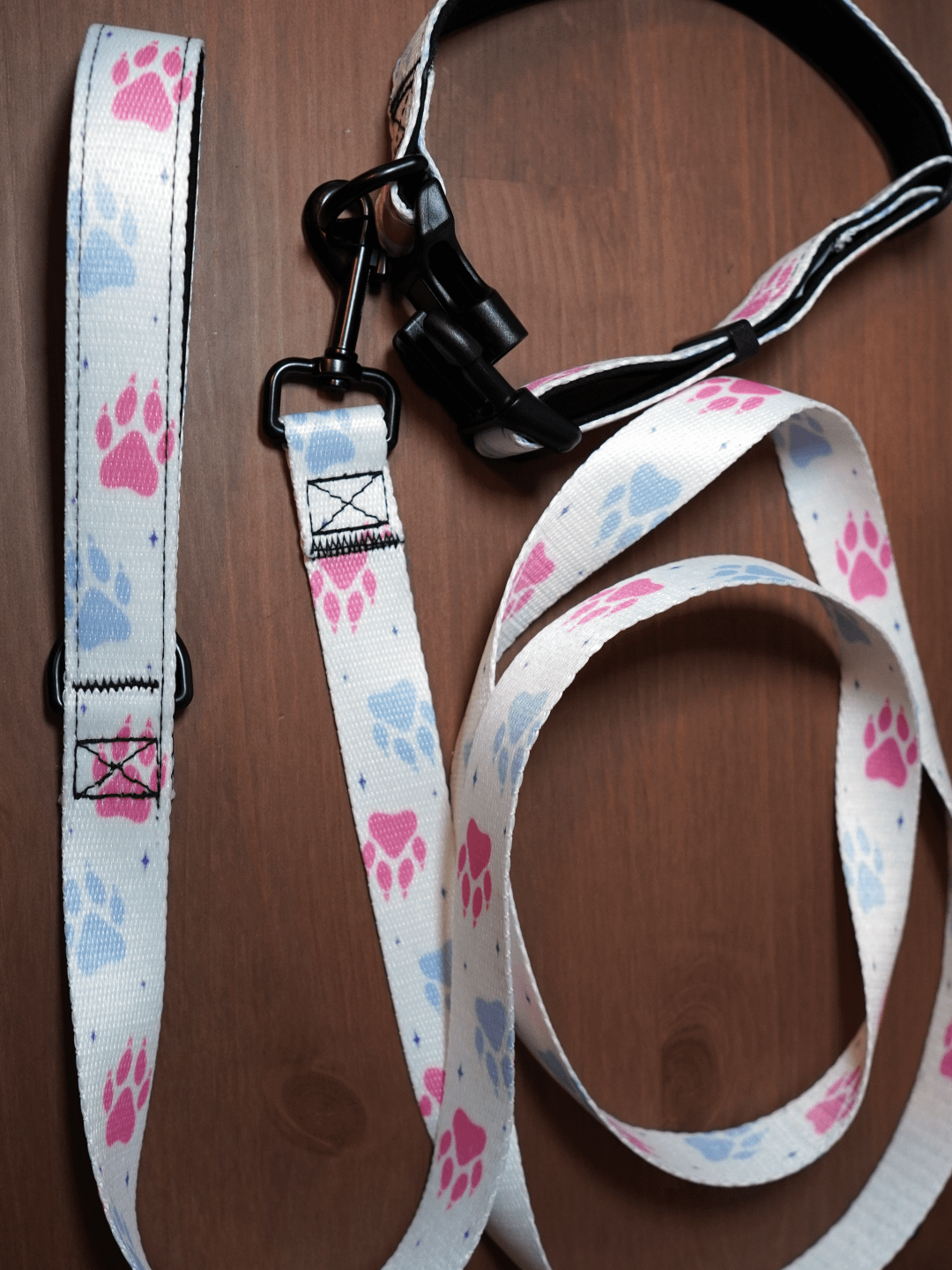 LZ Trans Wolf Paw Leash & Collar - White product image (2)
