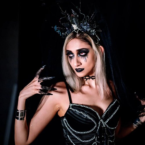 New SONG Release Artwork
Artist : @raihana.music
Designer: @sunflwer_design
#kevinbennyphotography

#photoshoot #goth #artwor...