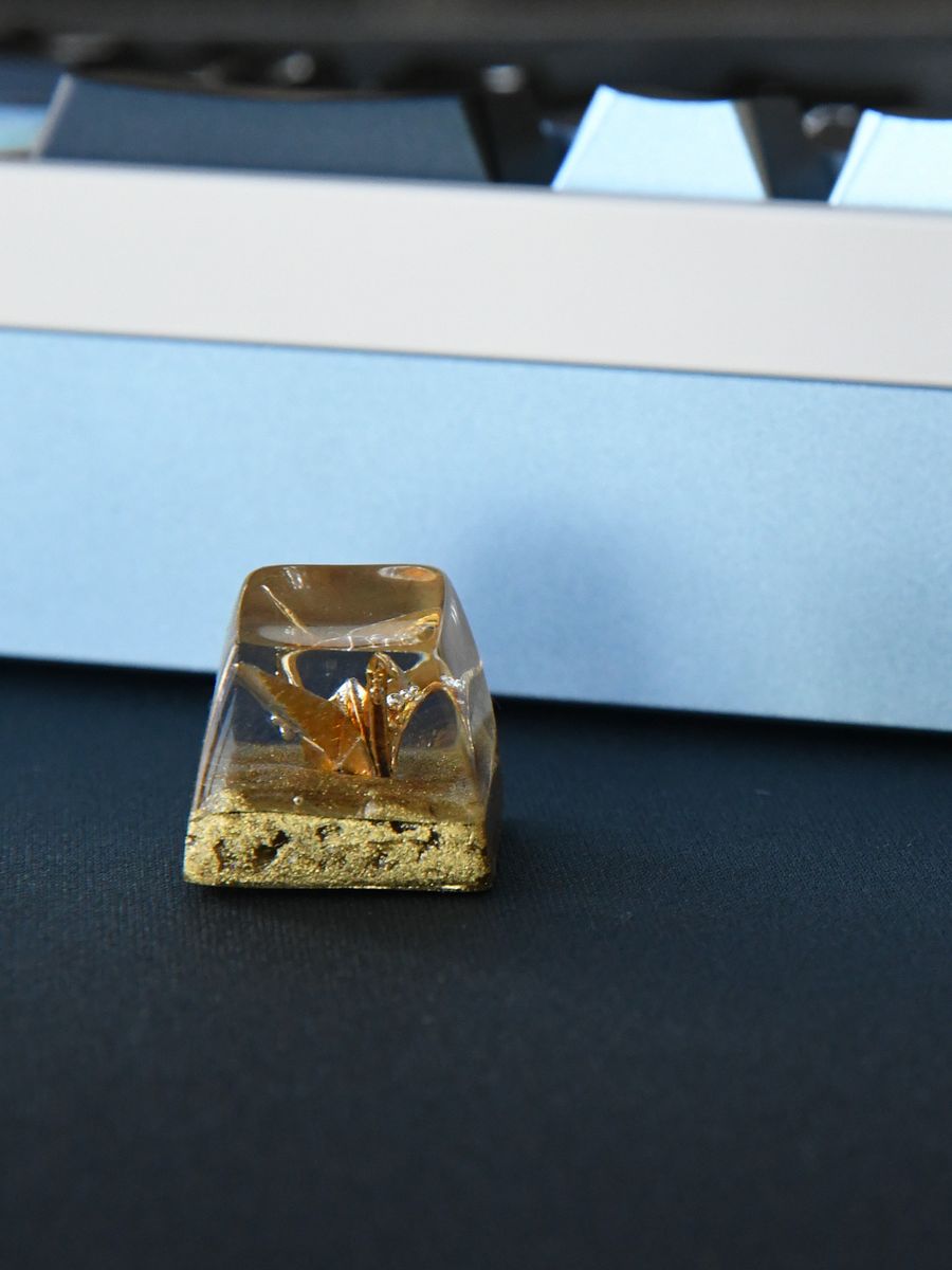 Golden Ruins Crane SA R1 Keycap product image (4)