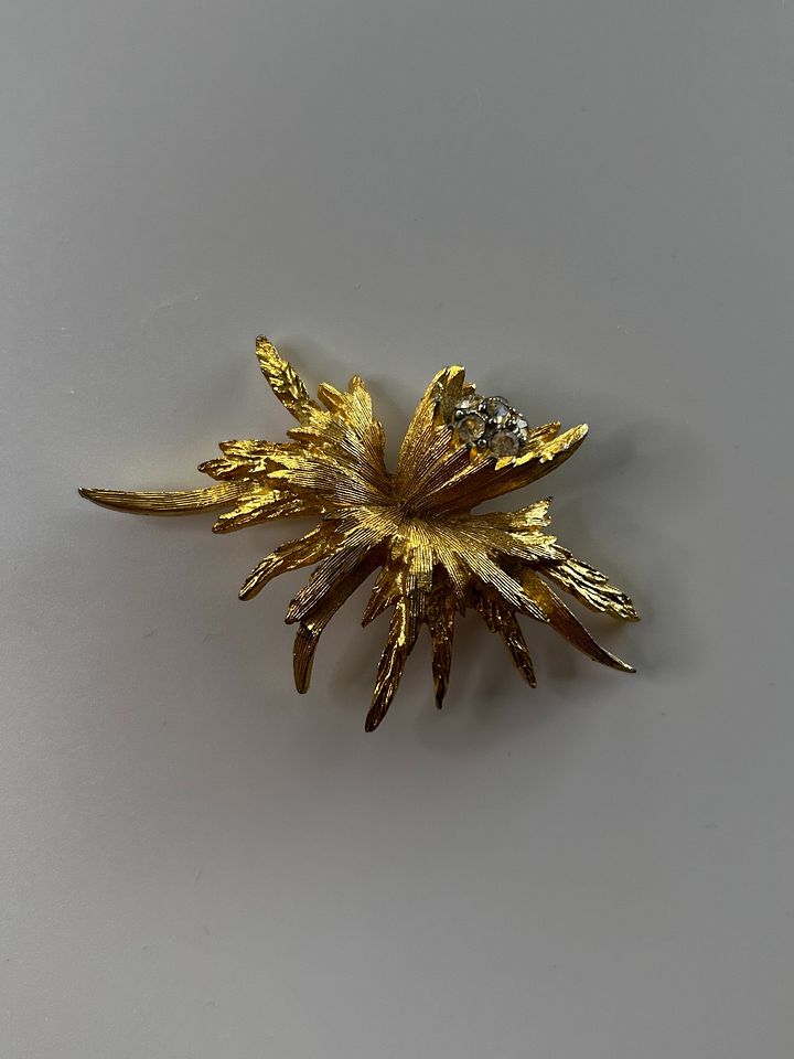Vintage Gold Tone Abstract Flower Rhinestone Brooch product image (1)
