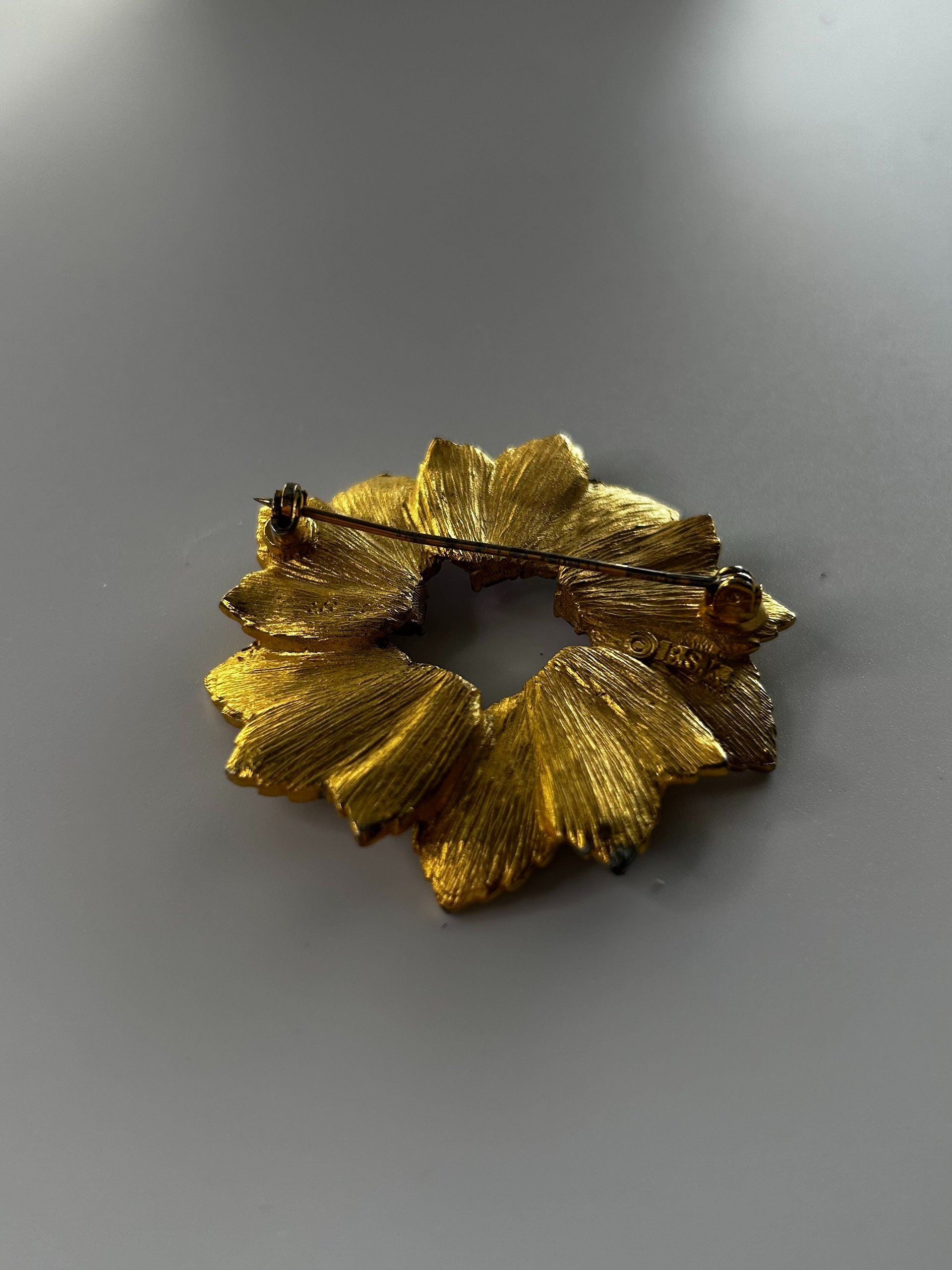 Vintage BSK Gold Tone Leaf Wreath AB Red Rhinestones Brooch product image (4)