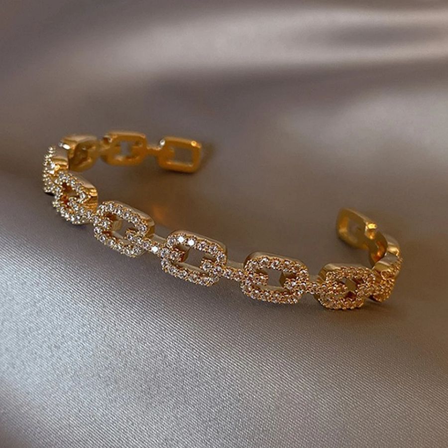 The Eterna Link Bracelet product image (8)