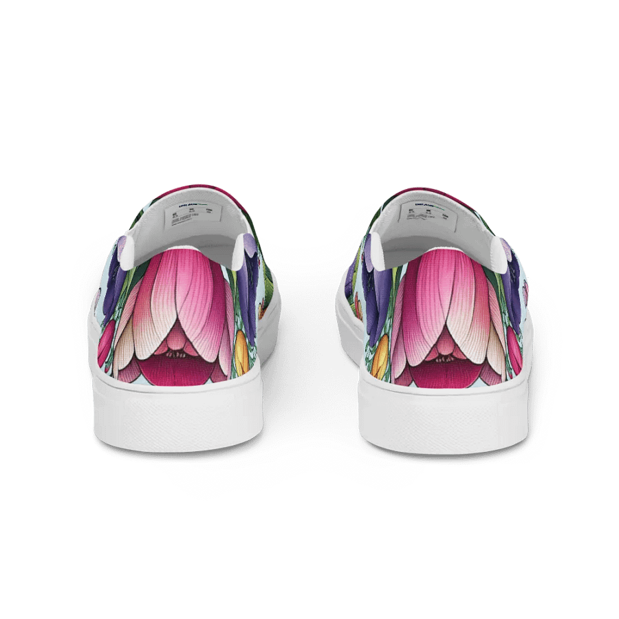 Women's Slip-On Canvas Shoes | KI-Design des Tulpen-Mandala-Motivs product image (5)