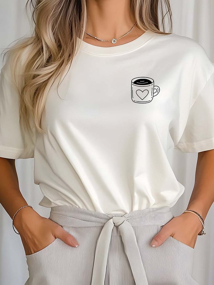 Herz in einer Tasse T-Shirt – Minimalistisches Kaffee-Design product image (2)