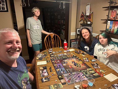 The family and I played some Dune: Imperium by @direwolf before I left on my FL trip with @thurstonhowellband ! We love this ...