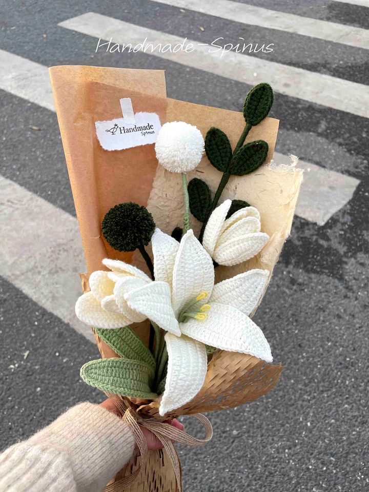 White Lily Tulip Crochet Knit Bouquet product image (1)