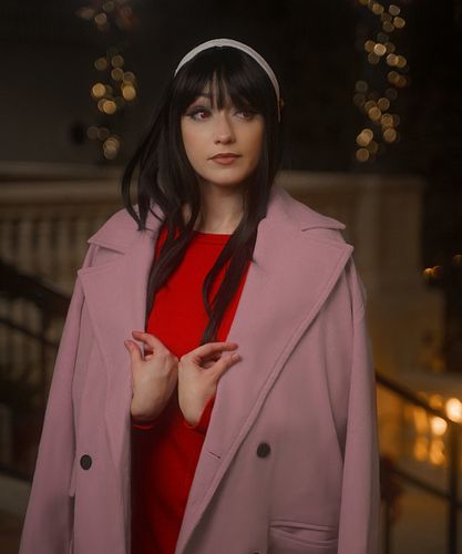 Twinkly lights are one of my favorite things in life, and this winter shoot did not disappoint!! 🥰

#yorforgercosplay #spyxfa...