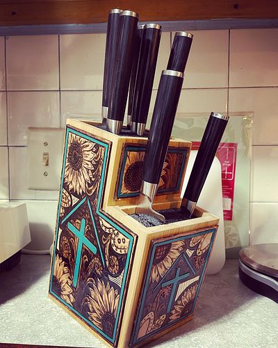 I love the way this turned out! It’s a gift for my sister. 
•
•
•
#leatherpaints #leather #knifeblock #etsystore #cbdesignsha...