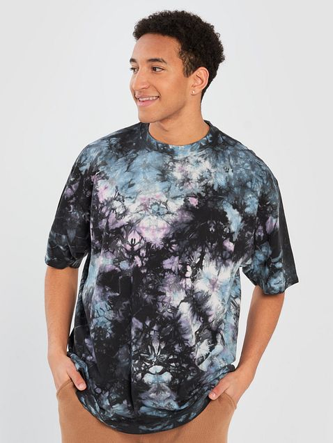 Photo showing Shaka Wear Oversized Tie-Dye T-Shirt