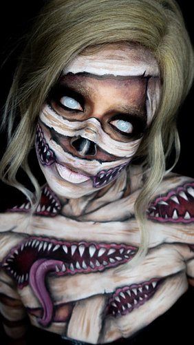 Born to be an Artist, forced to be a Content Creator 🤣

👀 @colouredcontacts White Mesh 🔗 on profile!

#mimic #mummy #dungeons...