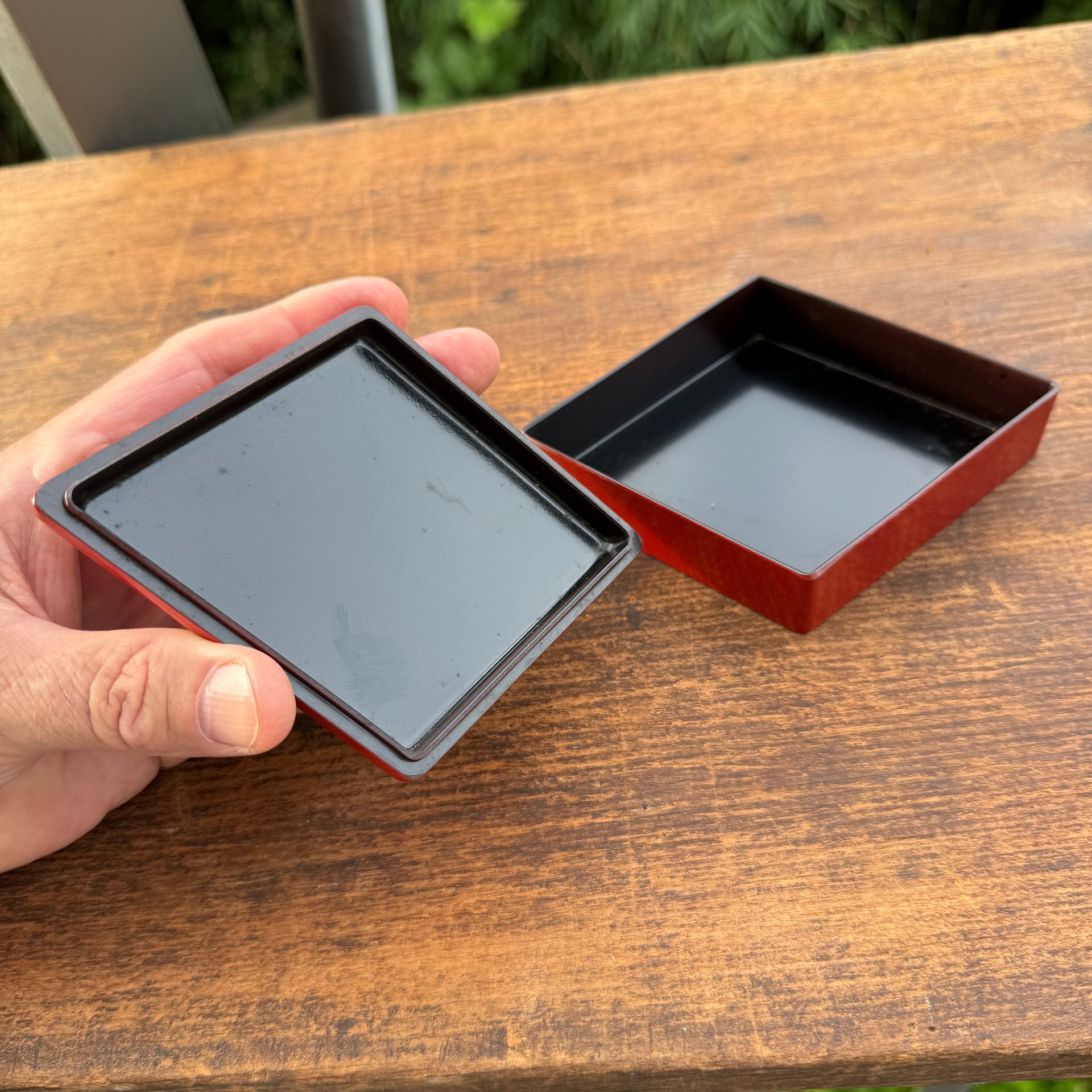 🎎 Lacquered Japanese Box with Dancing Child Motif – Late Showa Era or Newer – Japan Antique Roadshow product image (5)