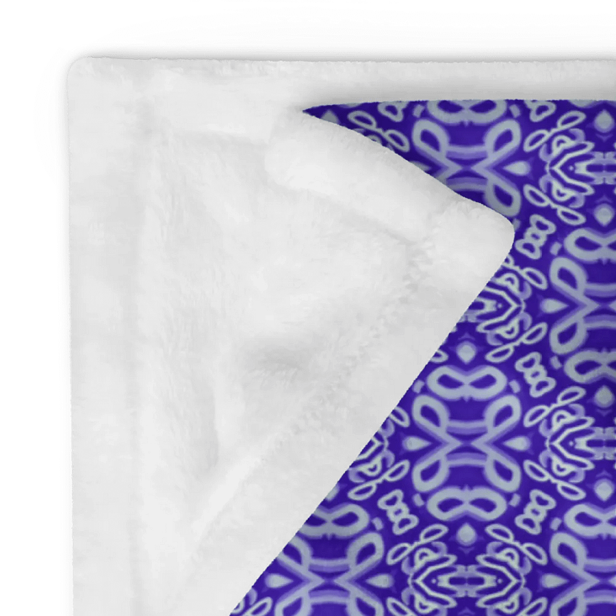Elegant Purple & White Seamless Patterned Throw Blanket product image (12)