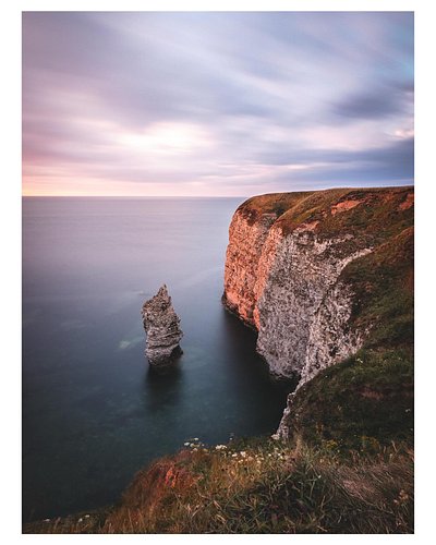 Queen Rock at Flamborough Head. Photographed just as the sun was setting. 

#longexposures #longexposurephotography #omsystem...
