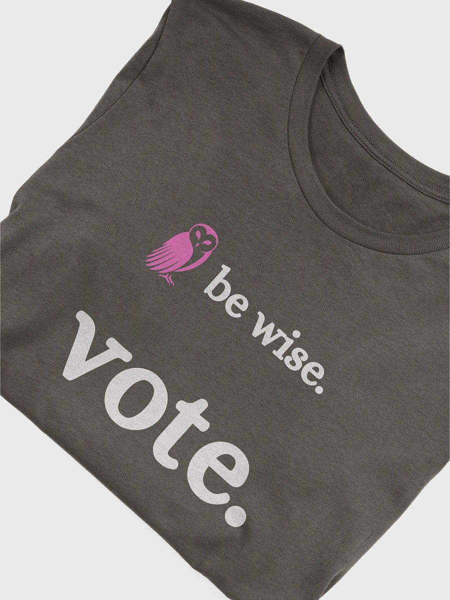 Be Wise Vote Owl Graphic T-Shirt product image (55)
