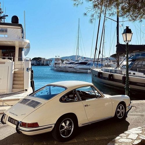 La dolce vita.
.
Follow @motorsport__25
.
.
.
#ladolcevita #italiansummer #porsche #porscheclassic #classiccar #vintage #retr...