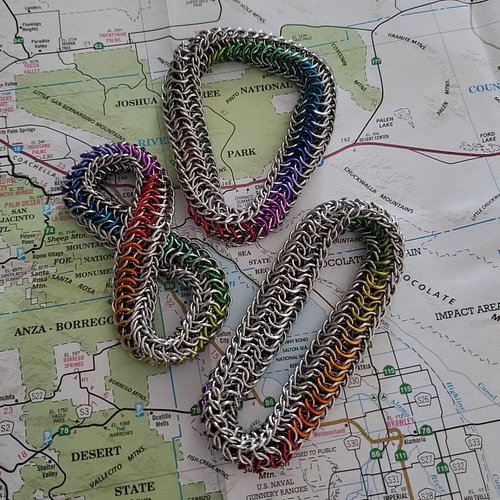 what's even better than a double rainbow? three rainbows 🌈🌈🌈 

this rainbow chrome version of the mobius fidget design is fai...