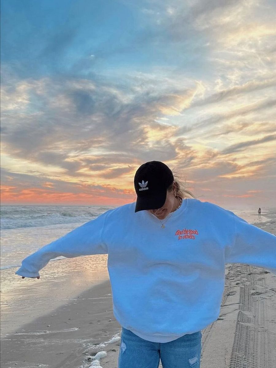 Find the good in others Sweatshirt product image (9)