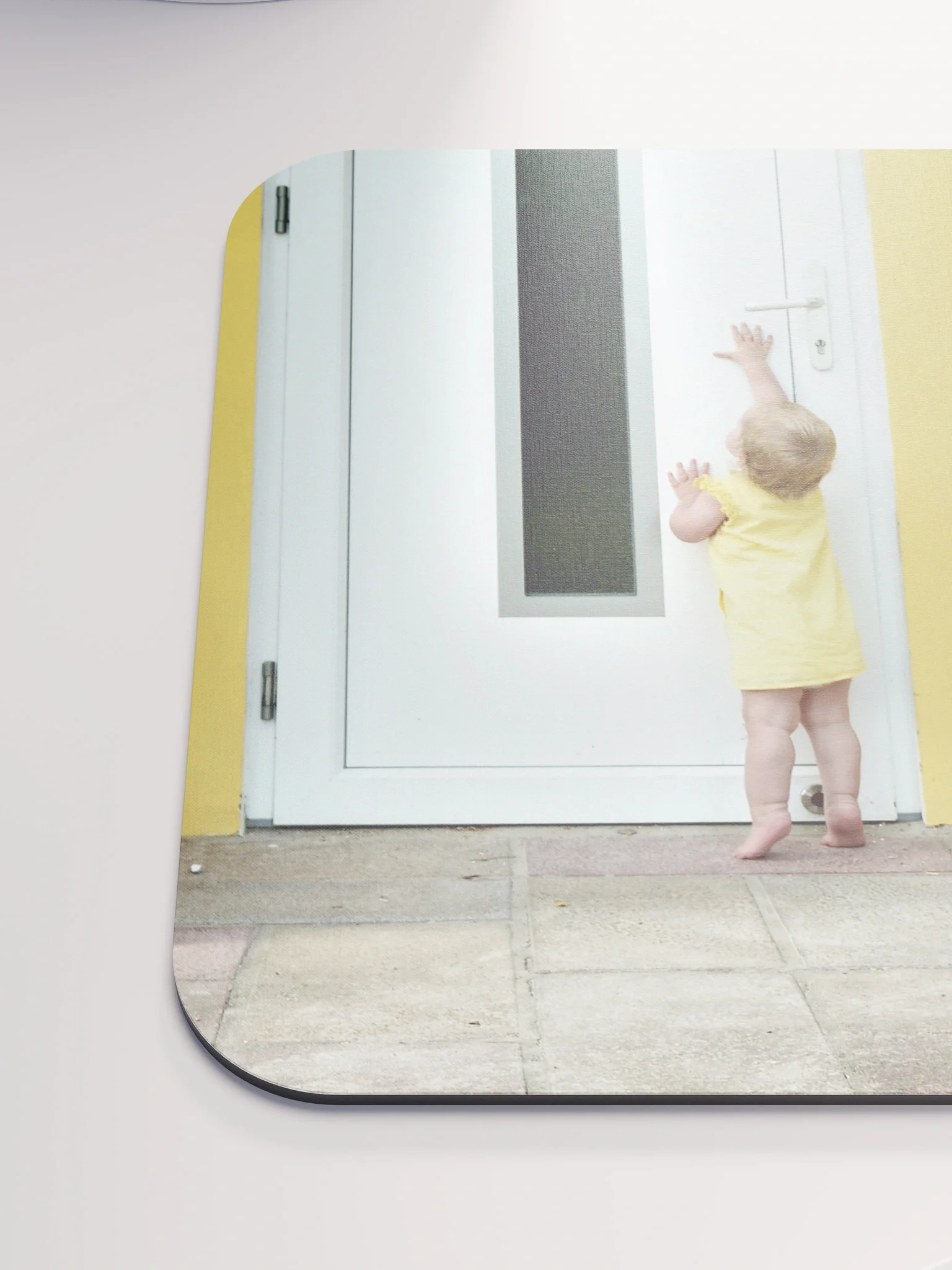 Mauspad - Kleines Mädchen an Tür product image (6)