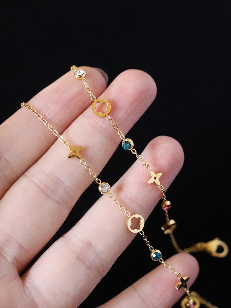 Diamond Four-Leaf Flower| 18K Gold Plated product image (8)