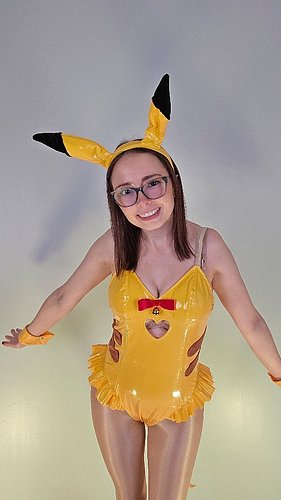 Bunny Pikachu does the pokédance 💛
•
•
#Pikachu #pokemon #pokémon #pokemongo #cosplay #cosplaygirl #cosplayer #cosplayersofin...
