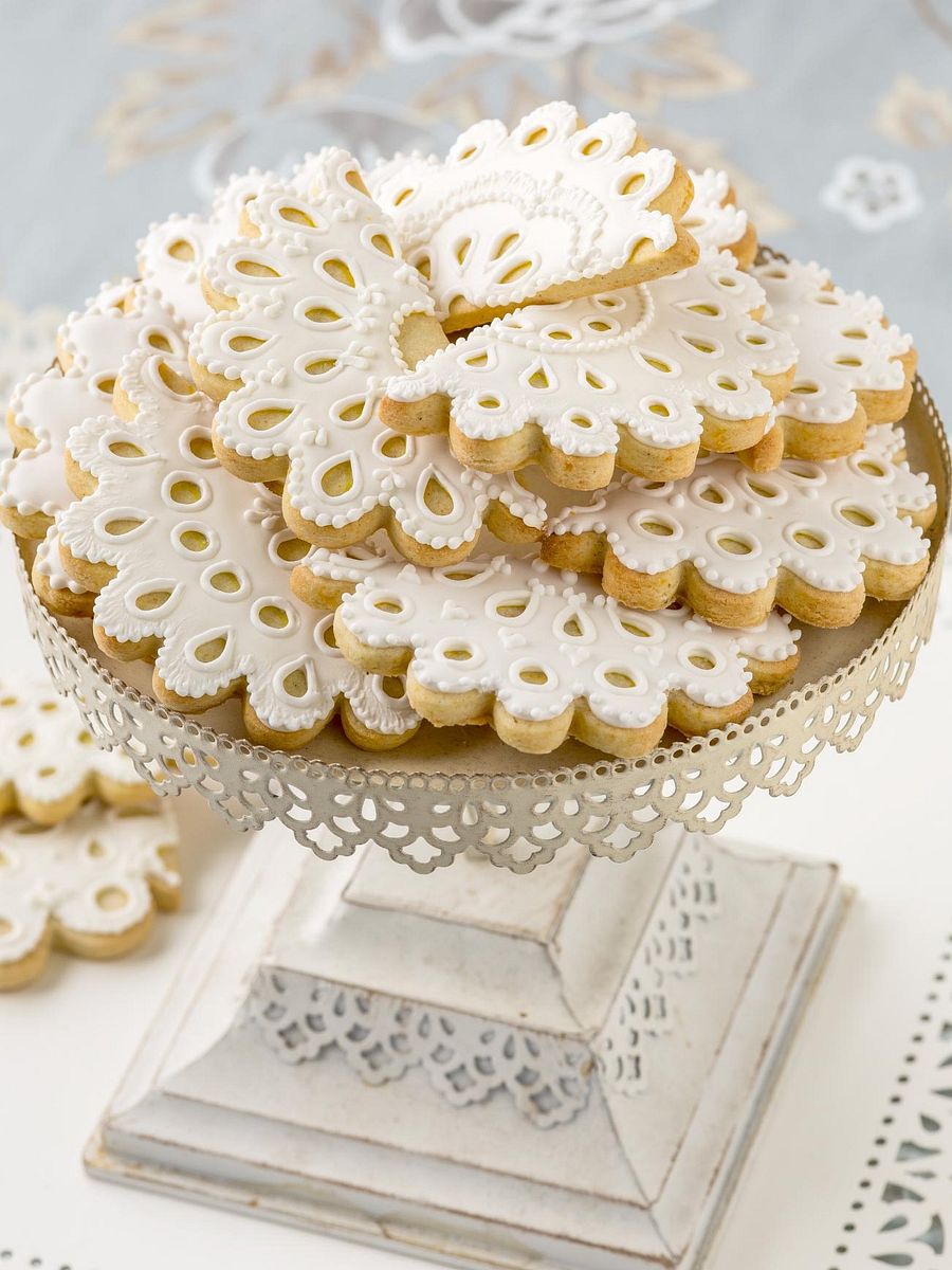 Cookie Art: Sweet Designs for Special Occasions by Amber Spiegel product image (5)