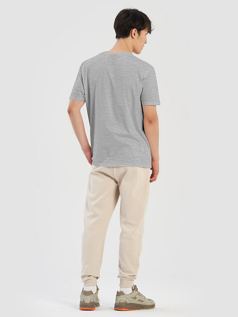 Photo showing Gildan Unisex Softstyle T-Shirt