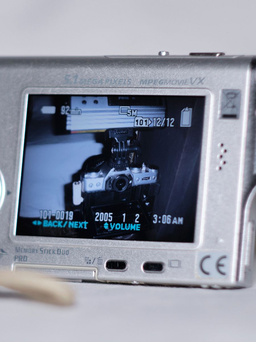 Sony Cyber-shot DSC-T7 5.1MP Digital Camera product image (2)