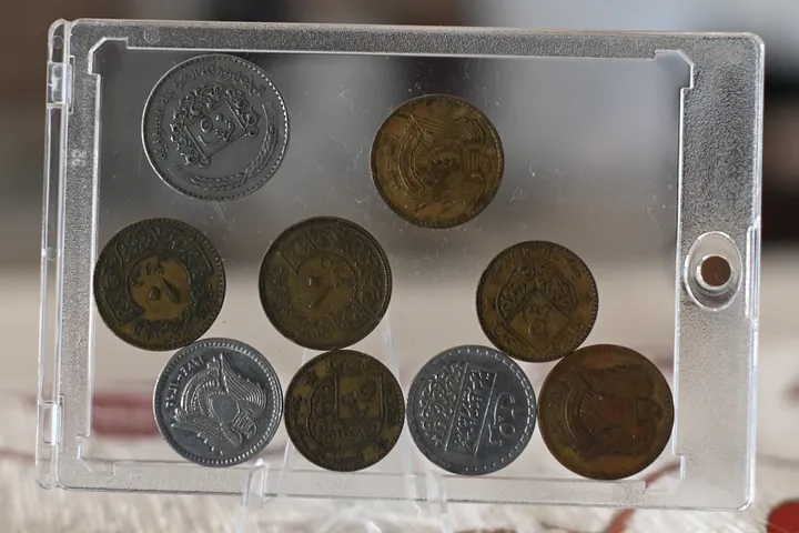 مجموعة قطع نقدية معدنية سورية 1970 - 1980 product image (1)