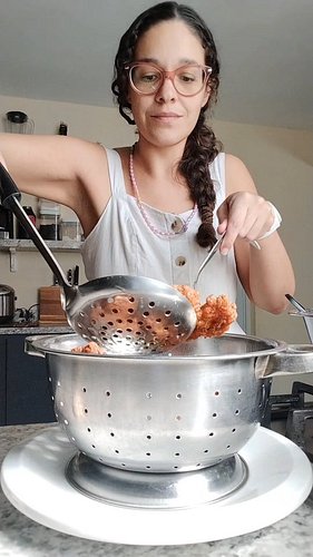 When you’re too far from Piñones but still craving that crispy golden goodness 😋🎶
Bacalaitos on the playlist and on the plate...