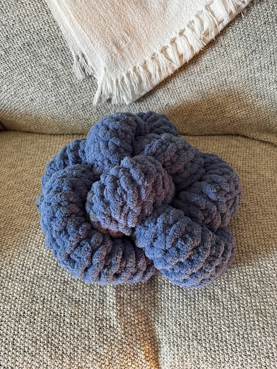 Knotted Pillow product image (1)