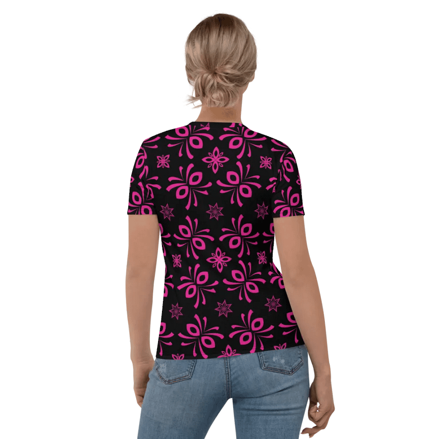 Black tee w. Pink designs product image (2)