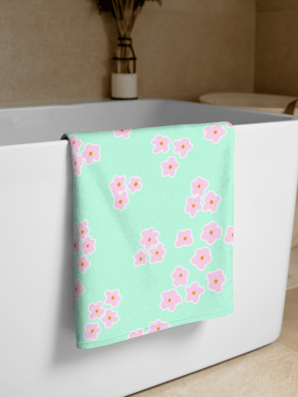 TINY DAISY - FRESH MINT BEACH TOWEL - Gänseblümchen Türkis Handtuch product image (1)