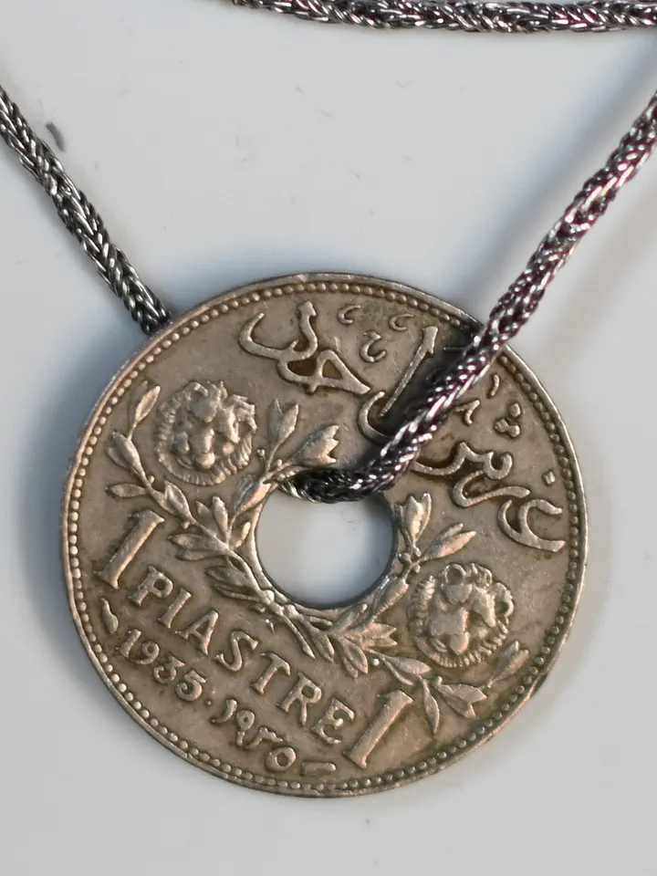 قلادة قرش سوري 1935 وسلسال فضة product image (1)