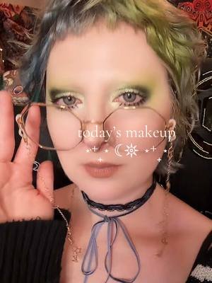 I love green looks 😍 #makeup #makeupartist #makeuptutorial #altmakeup #makeuplook 