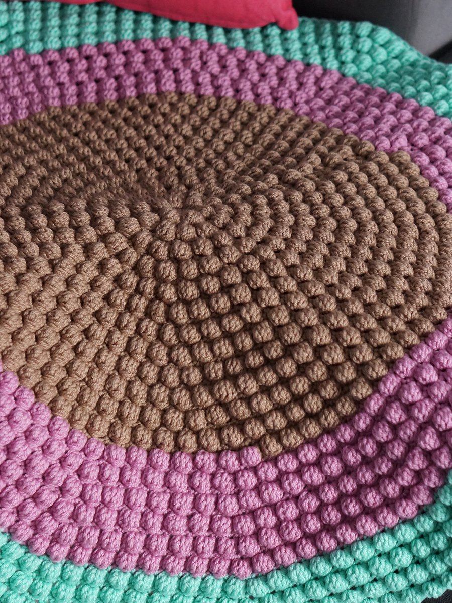 Bobble stitch round blanket pdf pattern product image (5)