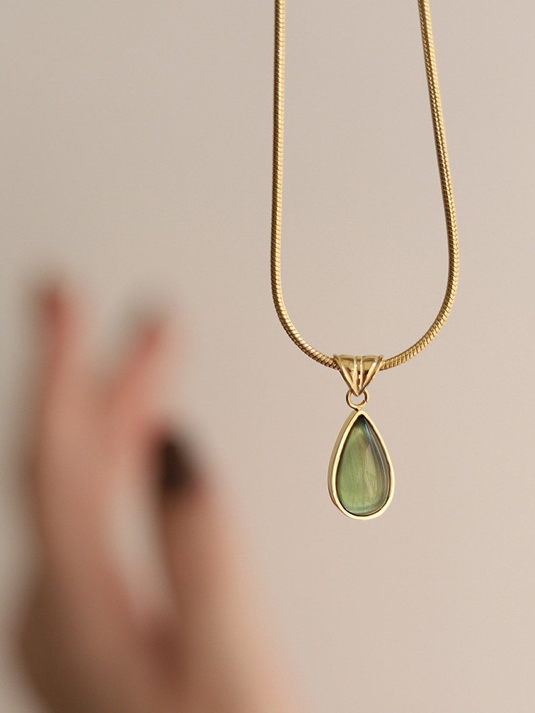 Water Drop Necklace | 18K Gold Plated. product image (10)