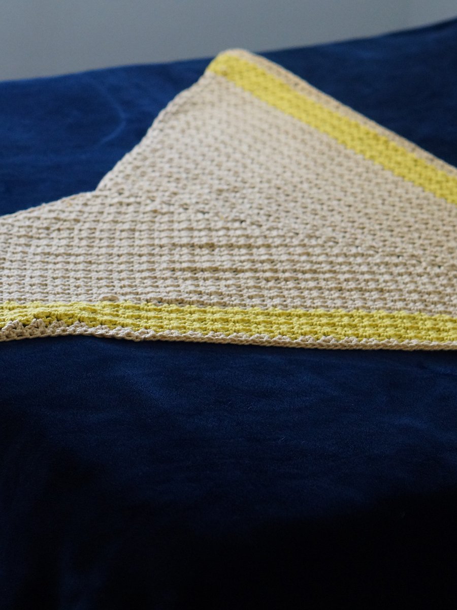 Granny V stitch triangular shawl pdf pattern product image (2)