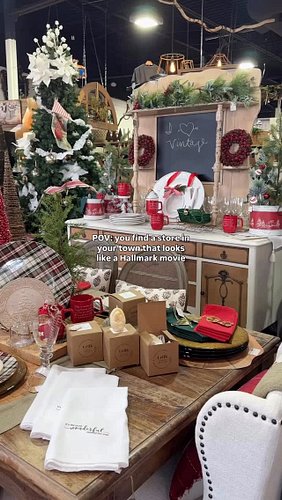 I ran out to pick up dog food and literally PULLED OVER because of an adorable window display. How have I never been in @rest...