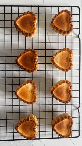 🎂✨ These PROTEIN VANILLA CAKES are gluten-free, low-carb, sugar-free…and 100% guilt-free! 🙌
Best part? They’re super moist, f...
