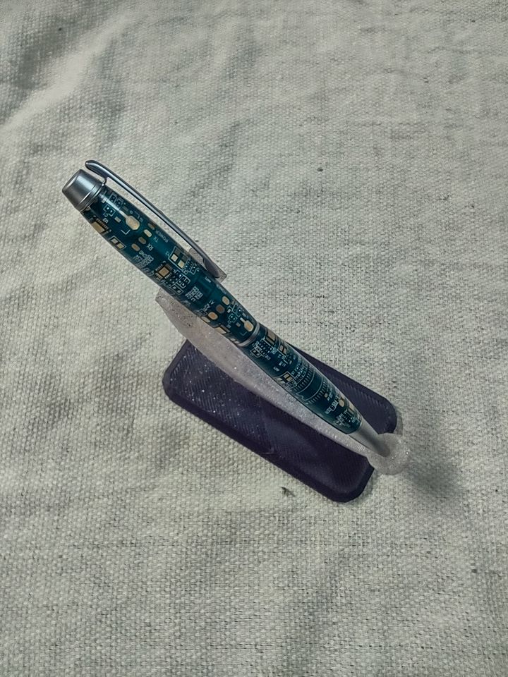 Blue Circuitry Groove Line Pen with Satin Chrome Accents - RBGLCIR001 product image (2)