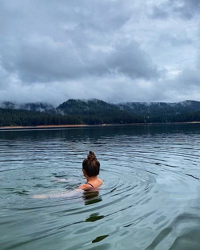 Week 4✨

The weekend of the fall equinox I made a goal to go for at least one cold plunge in the lake down the street from us...