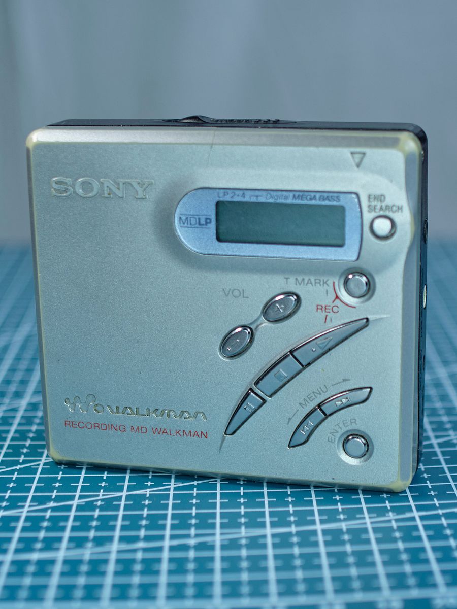 Sony MZ-R500 MiniDisc Player product image (1)