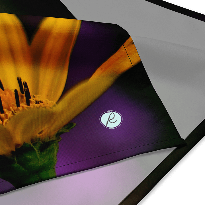 Bandana Tuch - leuchtend gelbe Blüte vor violettem Hintergrund product image (4)