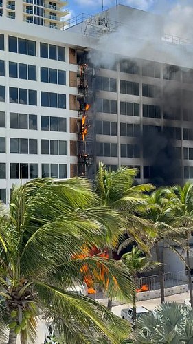 10 floor high fire 🔥 at Newport Beach Hotel, the flaming building is being handled by 4 cities fire departments!
 😿 

#fire #...