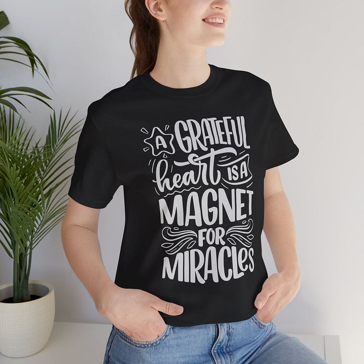A grateful heart is a magnet for miracles Unisex Tee product image (1)